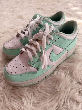 Nike Mint Green & White Low-Top Sneakers 7Y